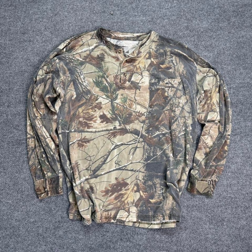Vtg men's camo longsleeve Henley style shirt size XL